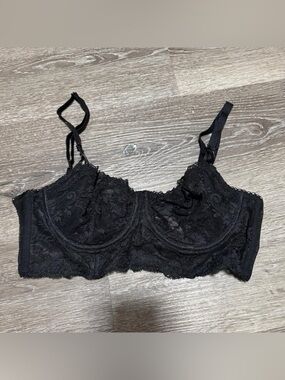 Victoria’s Secret black bra